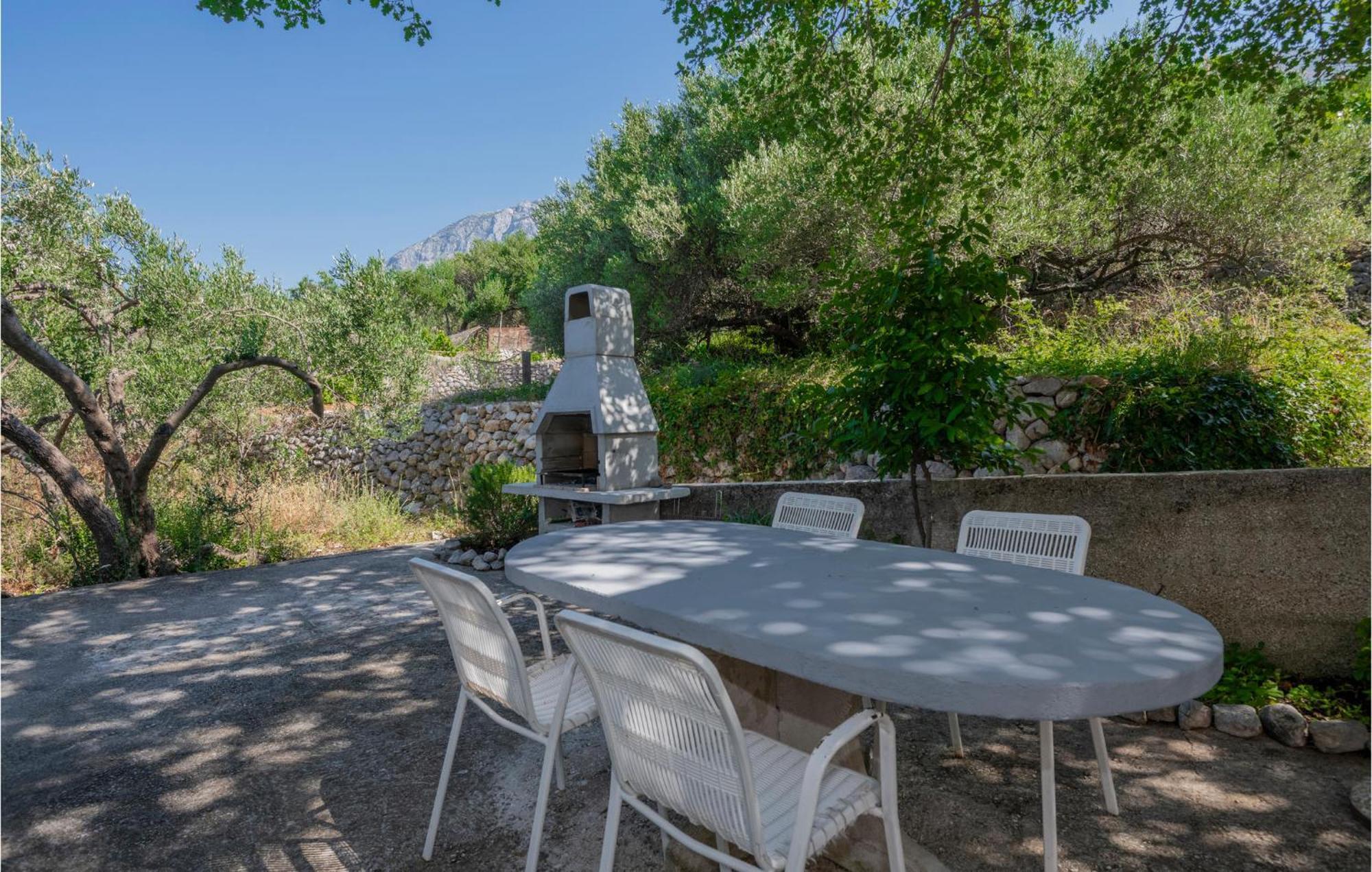 Nice Apartment In Tucepi With Wifi Bagian luar foto